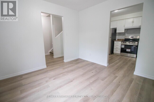 Building Photo - 195 Denistoun St