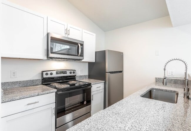 Interior Photo - Stratford Commons Apartment Complex