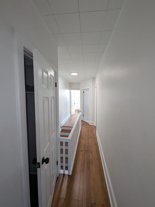Building Photo - Charming updated 3 bedroom 1 bath Home in ...