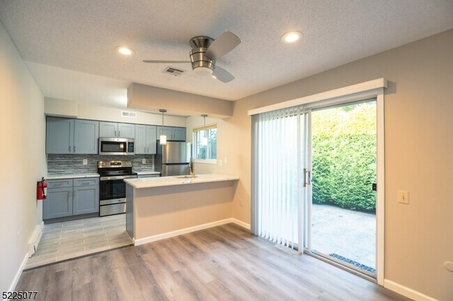 Foto del edificio - 450 Closter Rd