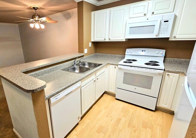 Foto del edificio - 3520 Lebon Dr