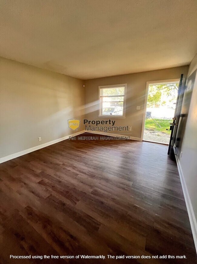 Building Photo - 10135 Meadowlark Dr