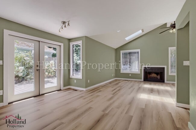 Building Photo - Beautiful Pet-Friendly Single-Family Home in Beaverton!