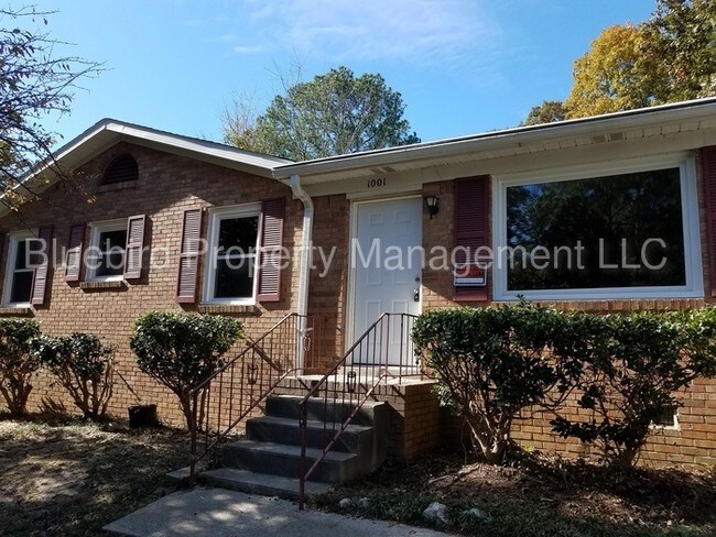 Building Photo - 1001 Swan Ln