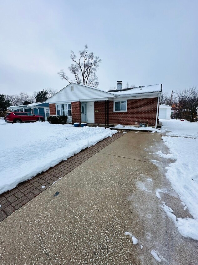 235 Renee Terrace, Wheeling, IL 60090 House Rental in Wheeling, IL