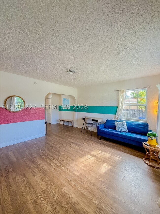 Building Photo - 2740 Dewey St