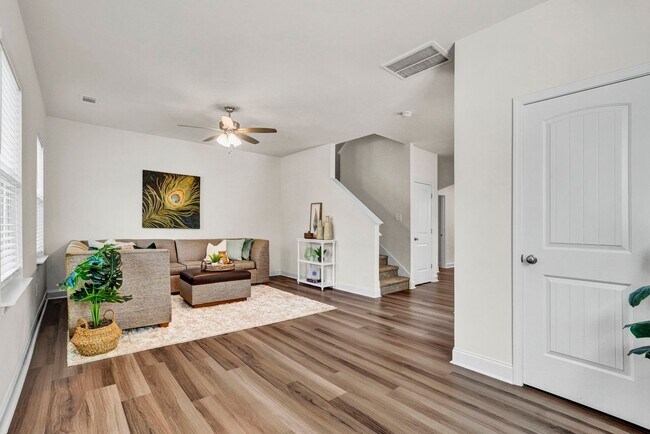 Foto del edificio - Walking distance to downtown Easley!