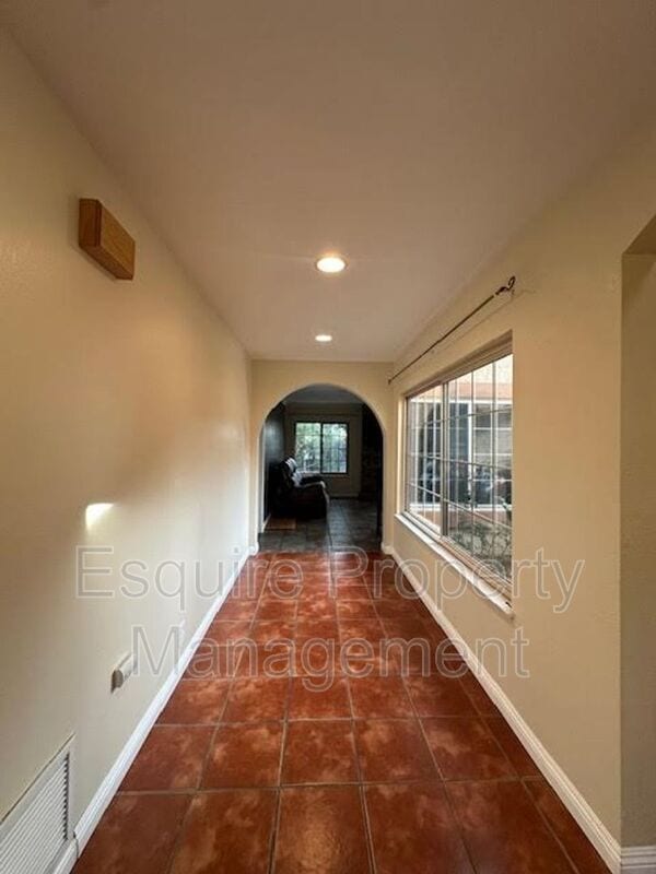 Foto del edificio - 1038 Green Lawn Ave