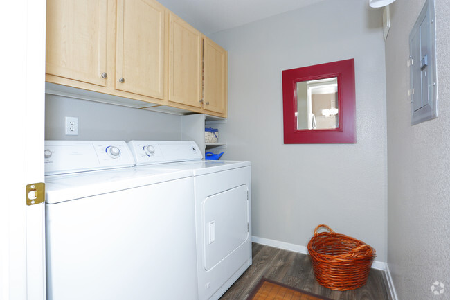 2BR, 2BA - 1015 SF Laundry - Cielo Apartments