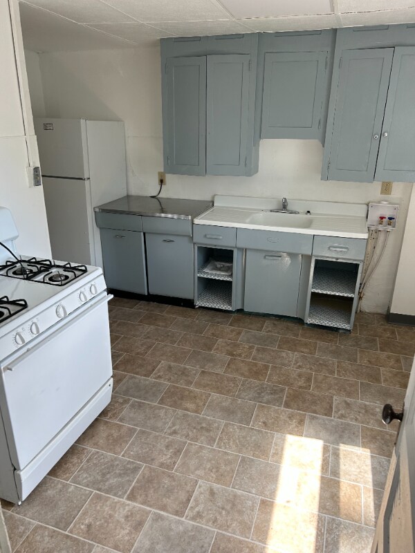 Building Photo - 304 7th Ave S