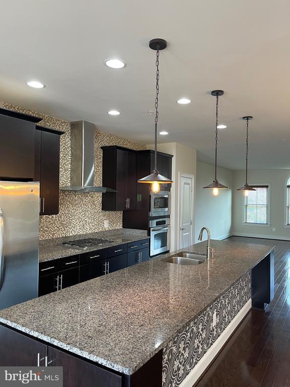 Foto del edificio - 44711 Plympton Square