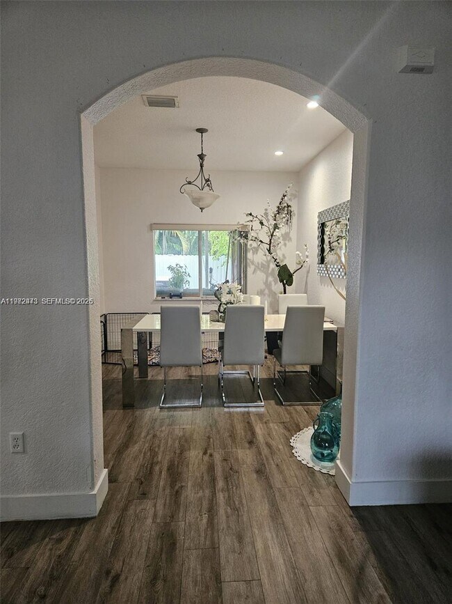 Foto del edificio - 718 SE 12th Ter