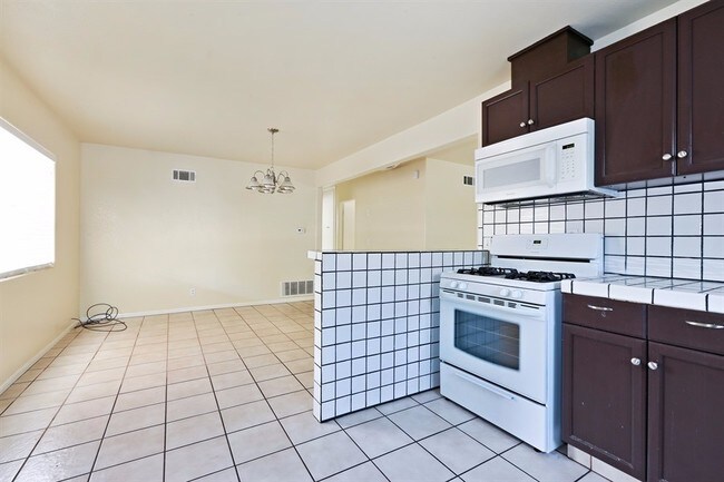 Building Photo - 429 E Avenue R12