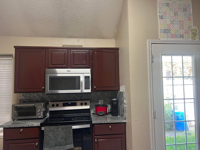 Building Photo - 7916 Salmon Run Way