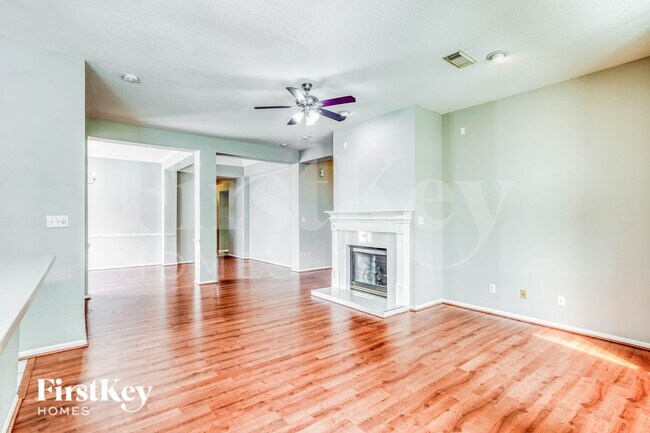 Foto del edificio - 10330 Claybrook Dr