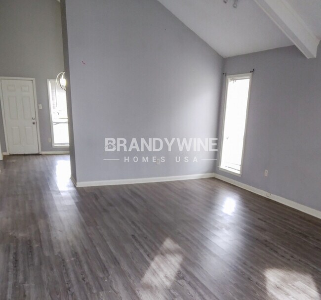 Building Photo - 1.5 MONTHS FREE!!