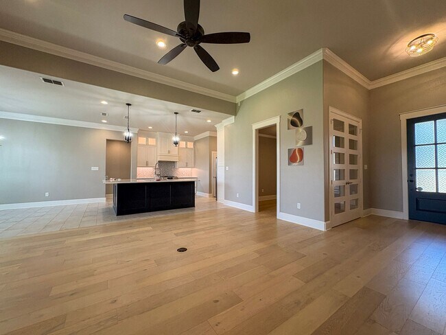 Foto del edificio - Available Now! Gorgeous 4 Bedroom 3 Bath i...