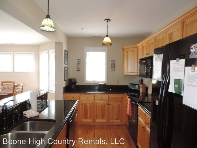 Building Photo - 351 Indian Paintbrush Dr