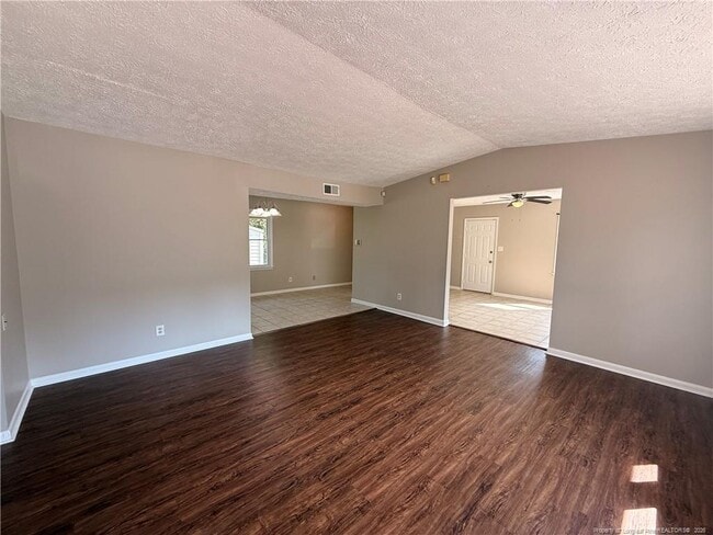 Foto del edificio - 4805 Fellows Ct