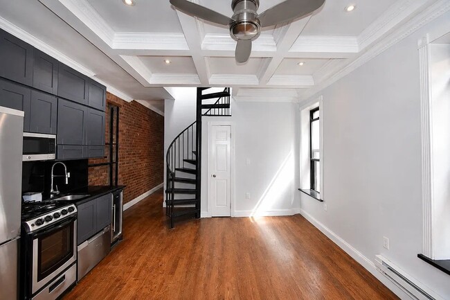 Building Photo - 15 W 103rd St