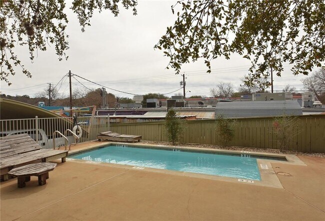 Foto del edificio - 2302 East Side Dr