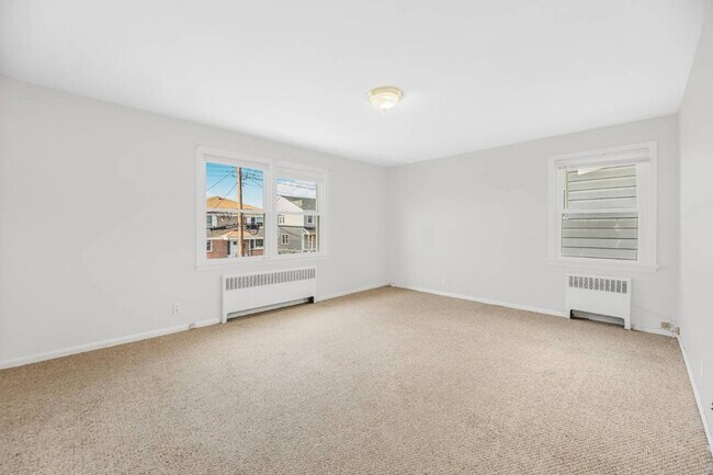 Foto del edificio - 120 Woodside Ave