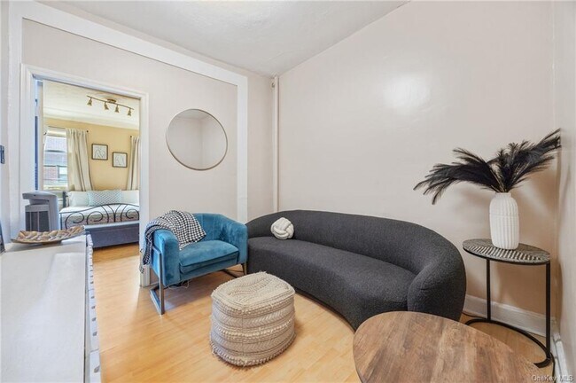 Foto del edificio - 60-89-89 54th St