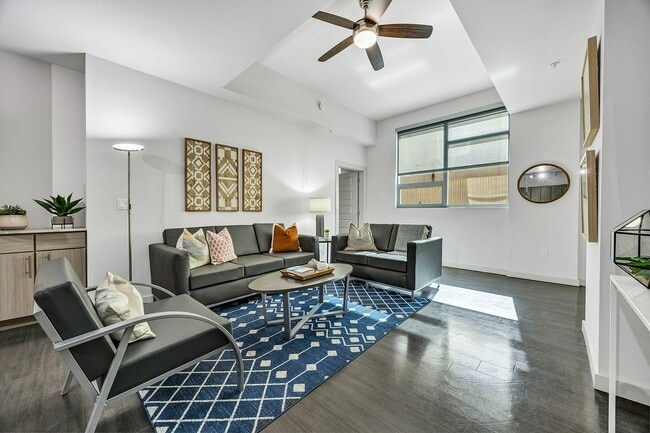 Modelo de sala de estar - Aspire Tucson: Off-Campus Student Housing