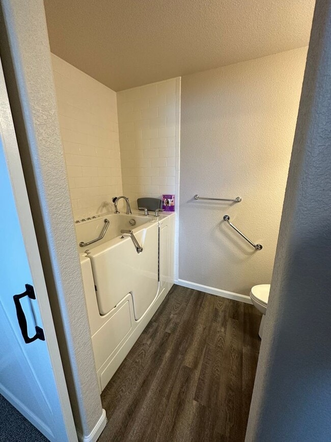 Foto del edificio - 2 BEDROOM, PLUS OFFICE SPACE, 2 BATHROOM, ...