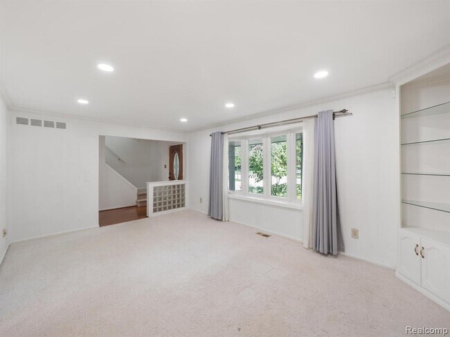 Foto del edificio - 3303 Roxbury Dr