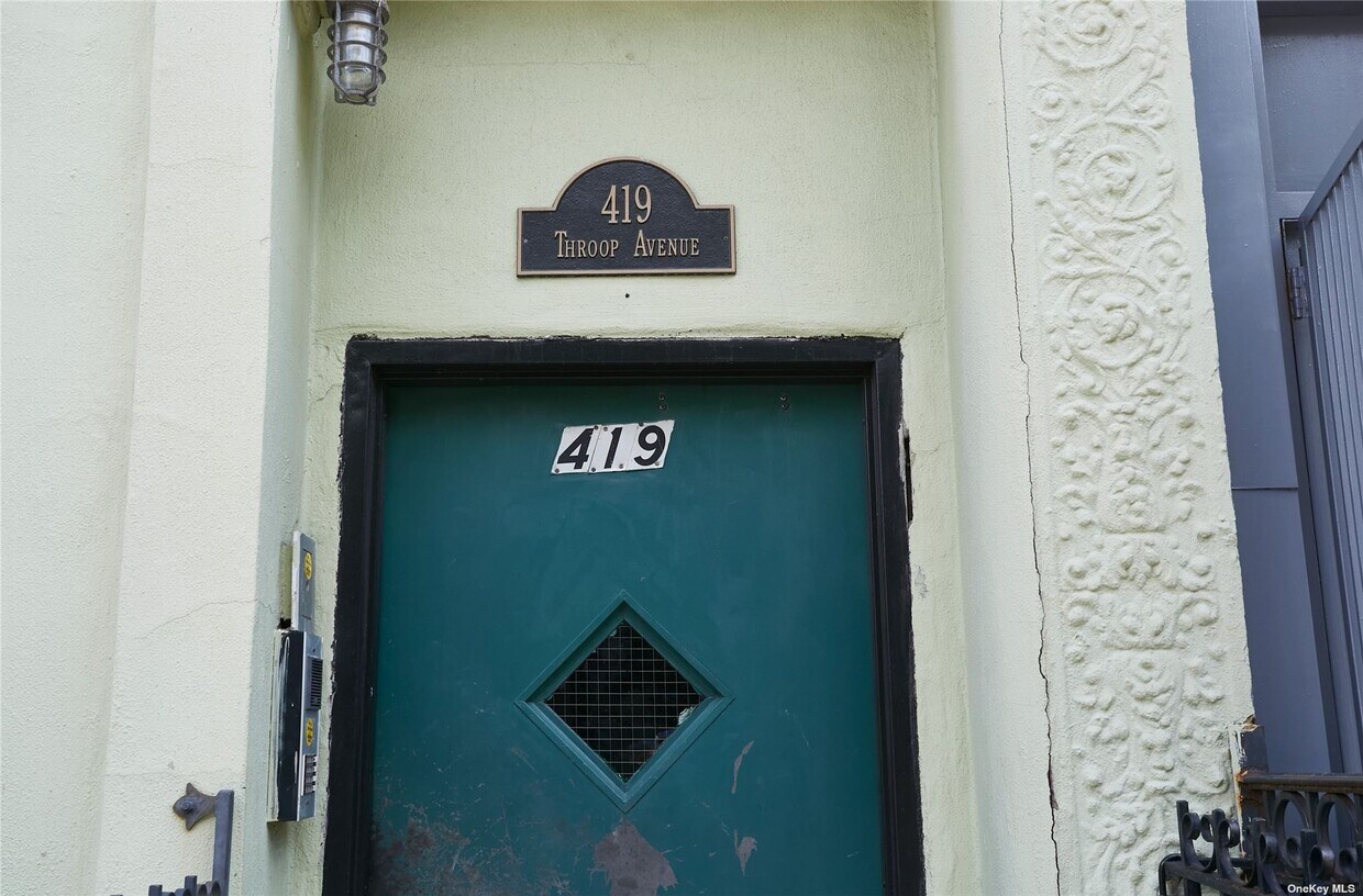 Primary Photo - 419 Throop Ave