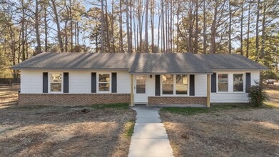 Building Photo - 620 Starling Way