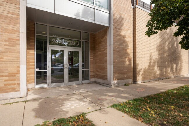 Foto del edificio - 1550 W Cornelia Ave