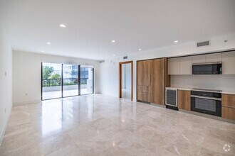 2BR, 2BA - 1,623SF - Kitchen/Living Room - 701 Valencia