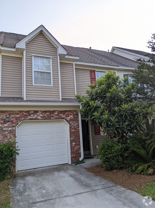 Hamilton Grove Apartments for Rent with Hardwood Floors Charleston