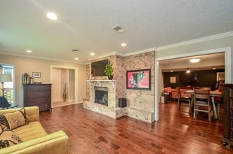 Building Photo - 4315 Fernwood Dr