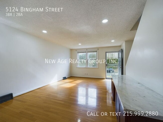Building Photo - 5124 Bingham St