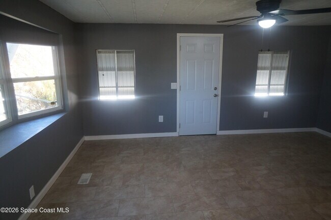 Foto del edificio - 1805 Big Cypress St NE