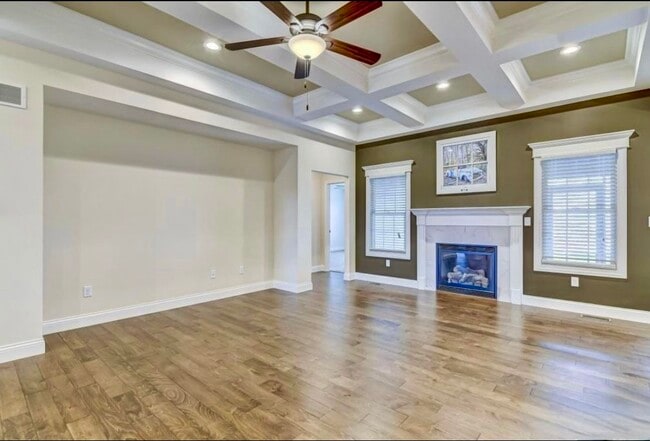 Building Photo - 1811 Spartan Dr