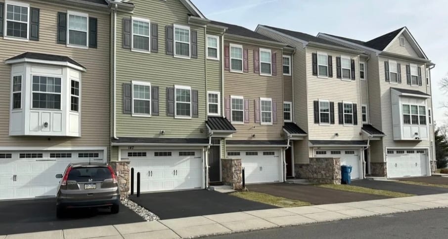 Foto principal - 145 Mercer Ct