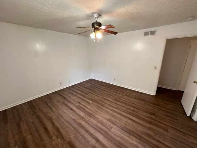 Foto del edificio - 1071-1073 Laurel Ln NW