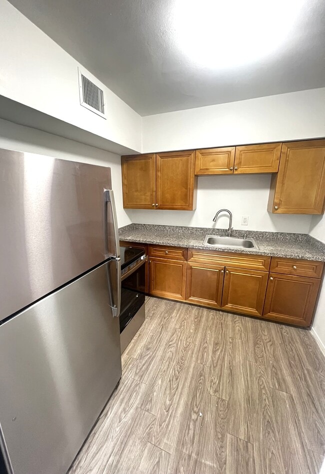 Building Photo - 2720 Shipping Ave