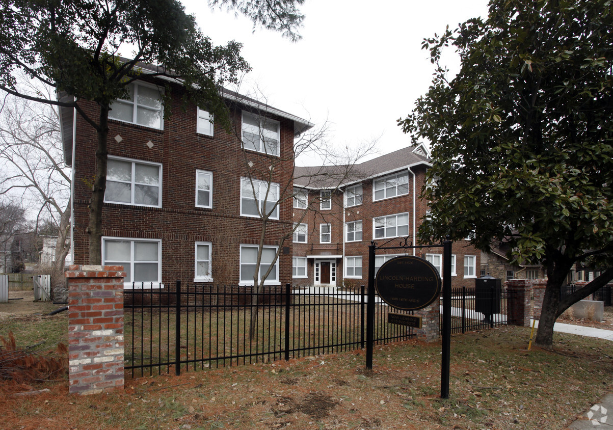 Building Photo - Lincoln-Harding House