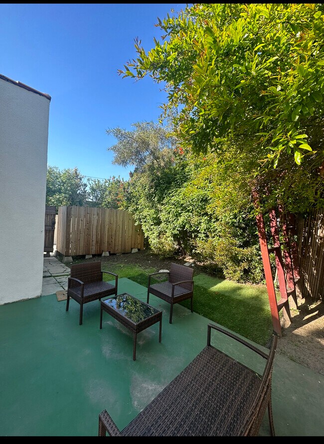 Private Back Yard - 727 N Alta Vista Blvd