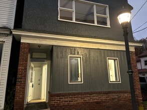 Building Photo - 522 Main St