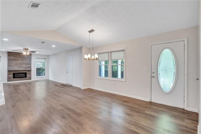 Foto del edificio - 5772 Lilburn Stone Mountain Rd