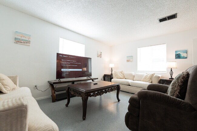Foto del edificio - Stylish & Fully Furnished 2-Bedroom in the Heart of Farmington – Flexible Lease Terms!