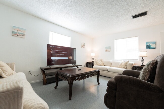 Building Photo - Stylish & Fully Furnished 2-Bedroom in the Heart of Farmington – Flexible Lease Terms!
