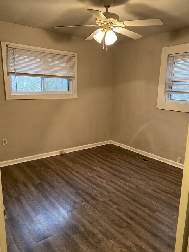 Building Photo - Charming 3 Bedroom Home Minutes from Northshore & Red Bank!