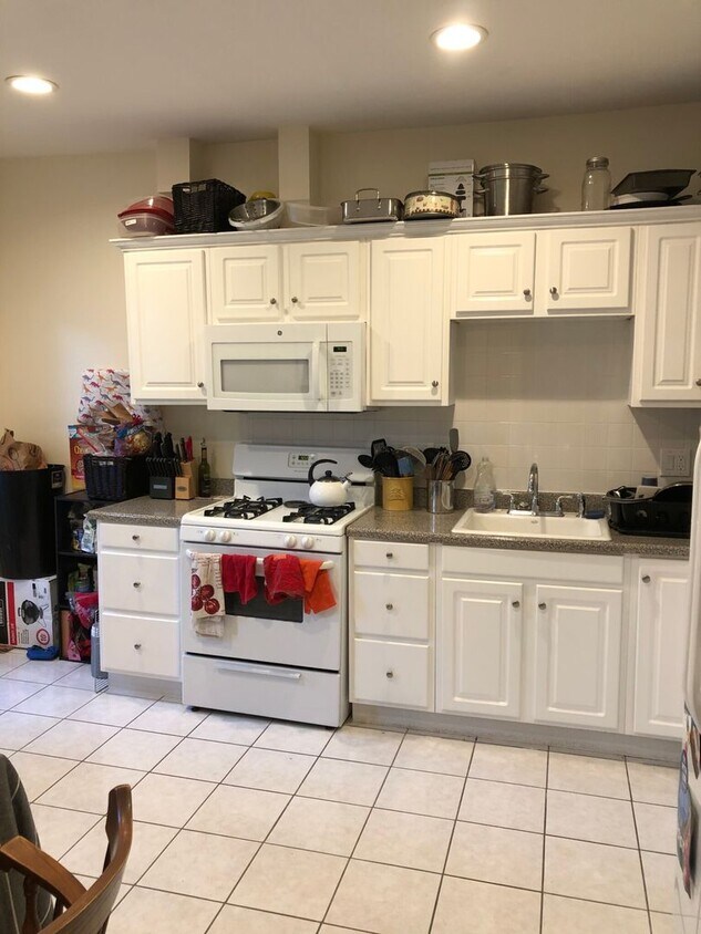 Primary Photo - Central Heat/AC, In-Unit Washer/Dryer, Por...